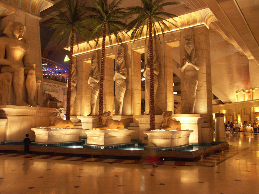 luxor hotel and casino review